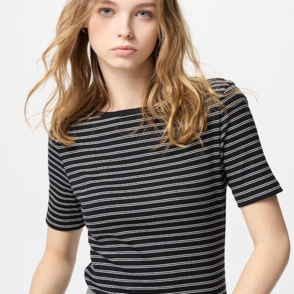 Uniqlo Black and White Striped Short Sleeve Tee